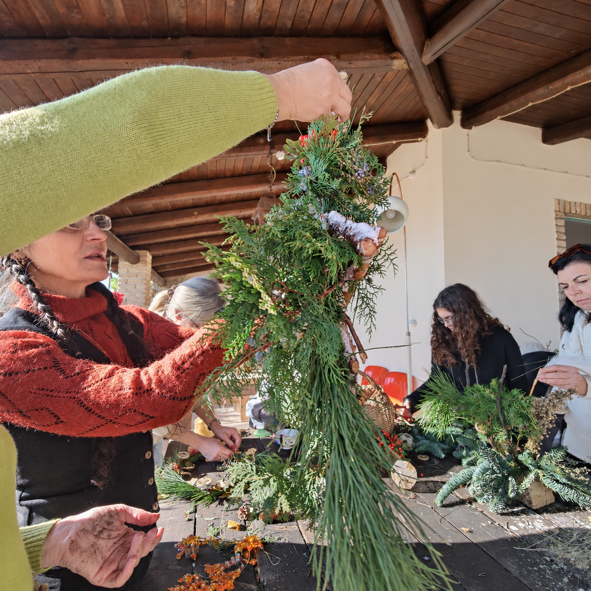 RECLAIMED WREATHS — A Christmas workshop at Casa Vuscichè