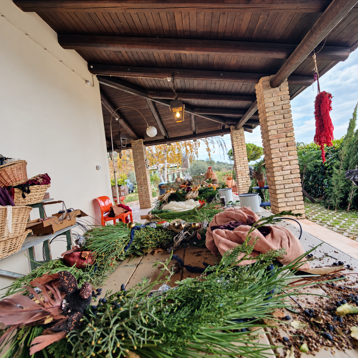 RECLAIMED WREATHS — A Christmas workshop at Casa Vuscichè