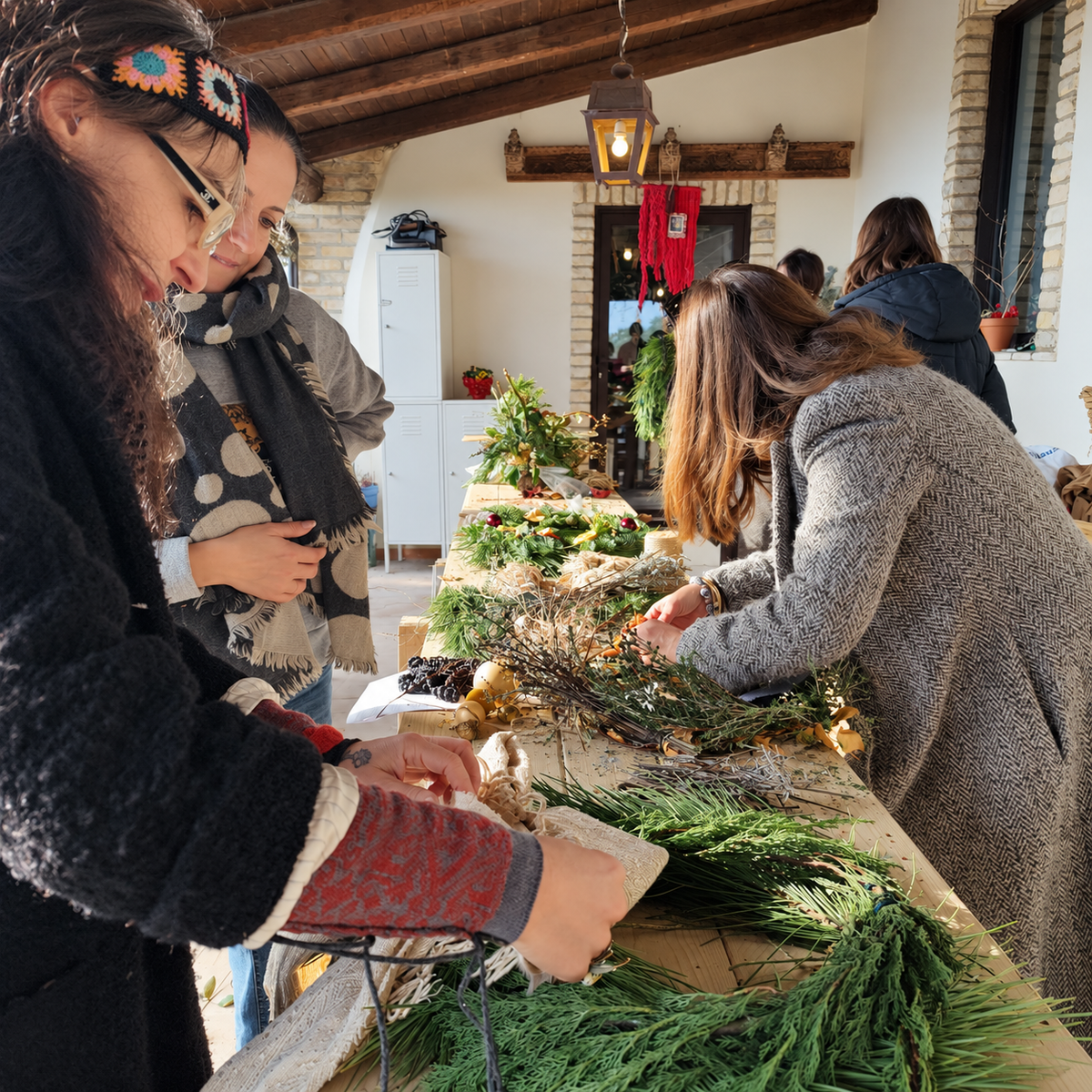 RECLAIMED WREATHS — A Christmas workshop at Casa Vuscichè