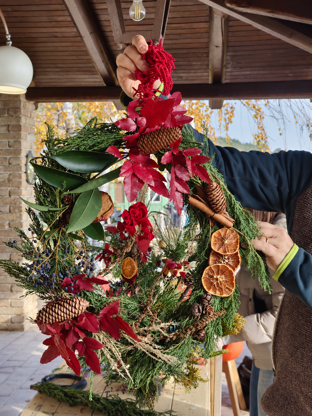 RECLAIMED WREATHS — A Christmas workshop at Casa Vuscichè